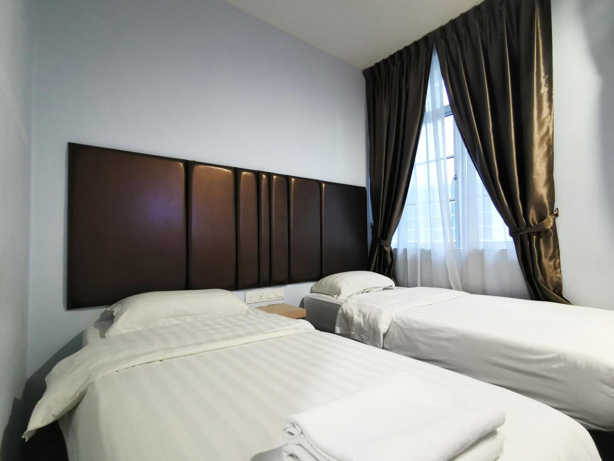 OYO 89423 Zenz Hotel Kulai Exterior foto